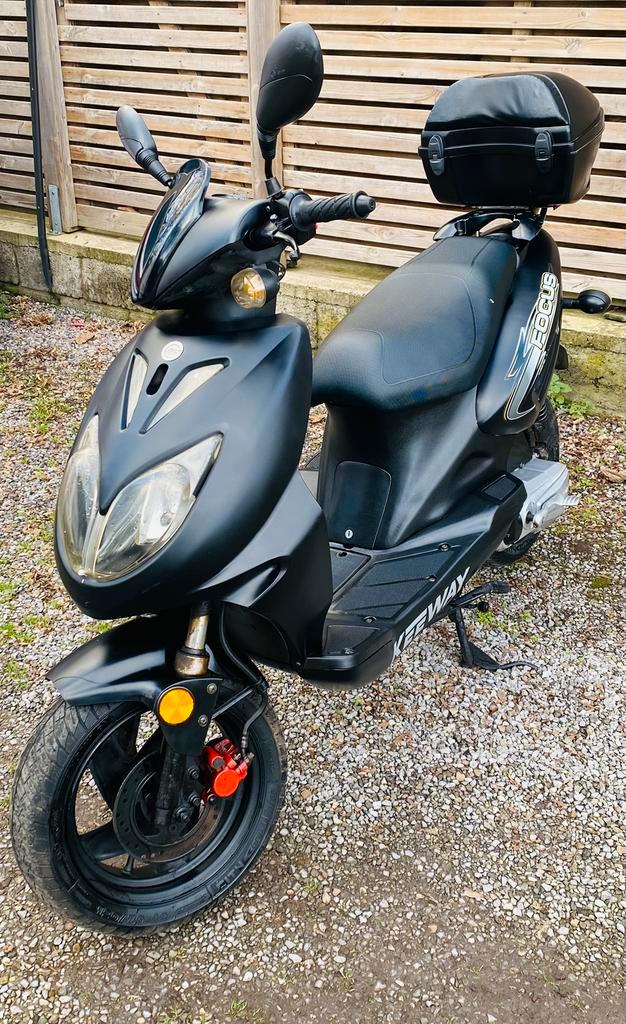 KEEWAY FOCUS classe B 49cc 2T 49km/h LIRE L’annonce !!!, Vélos & Vélomoteurs, Scooters | Marques Autre, Utilisé, Classe B (45 km/h)