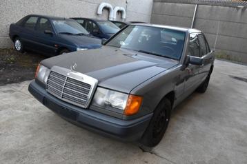 Mercedes-Benz E 230 Benzine Oldtimer Zeer Proper ! beschikbaar voor biedingen