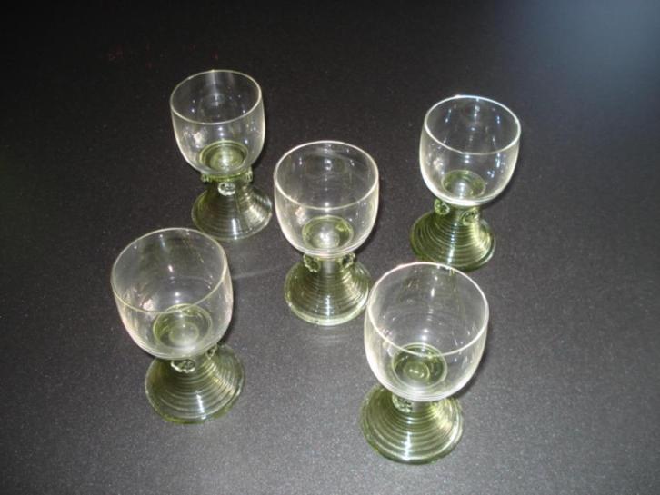 5 oude Moezelglaasjes + 5 oude Rijnglazen, Antiquités & Art, Antiquités | Verre & Cristal, Enlèvement