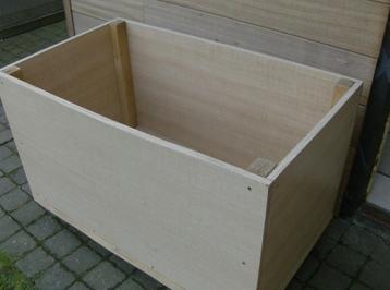 Kist op wieltjes voor o.a. brandhout - 89 cm x 61 cm x 61 cm beschikbaar voor biedingen