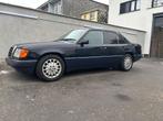 Mercedes 230 benzine oldtimer 237 000 km 1992, Auto's, Automaat, Blauw, Bedrijf, Berline