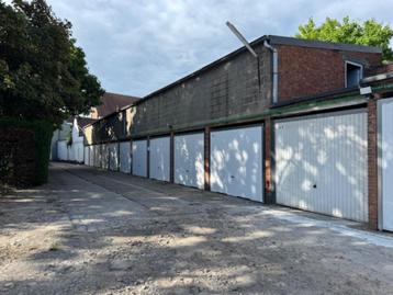 Te koop opbrengsteigendom 10 garages Lokeren beschikbaar voor biedingen