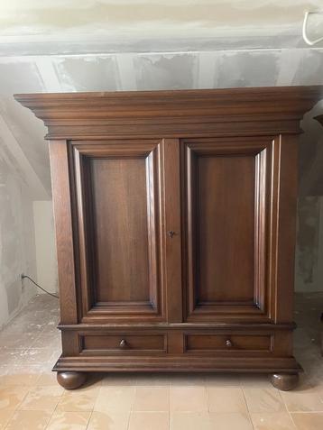 Eiken kast  beschikbaar voor biedingen