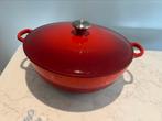 Le Creuset Marmite 32 cm kersenrood in gebruikte staat, Gebruikt, Gietijzer, Ophalen of Verzenden, Keramische plaat