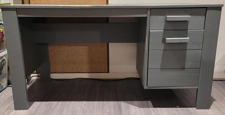 Grijs bureau, boekenkast en nachtkastje, Huis en Inrichting, Bureaus, Gebruikt, Bureau, Ophalen