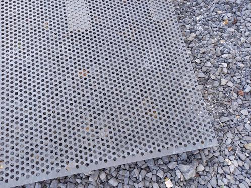 1 geperforeerde staalplaat 300x101x2 mm dik gaten dia 10 mm, Doe-het-zelf en Bouw, Metalen, Nieuw, IJzer, Ophalen