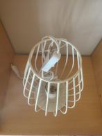 wit metalen tafellamp  230 V 50 HZ E27 max 40W  ca 23 bij 15, Nieuw, Ophalen of Verzenden, Metaal, Modern