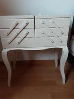 Vintage naaikistje op poten., Enlèvement