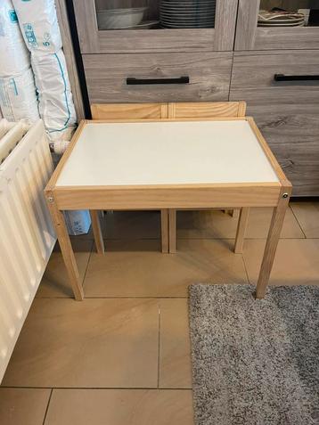 Kindertafel met 2 stoelen helemaal NIEUW!! beschikbaar voor biedingen