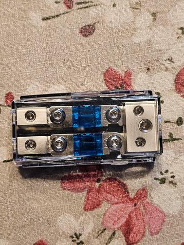 Audio stroomverdeler met 2 zekeringen beschikbaar voor biedingen