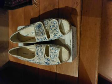 Gebloemde pantoffels mt 38 beschikbaar voor biedingen