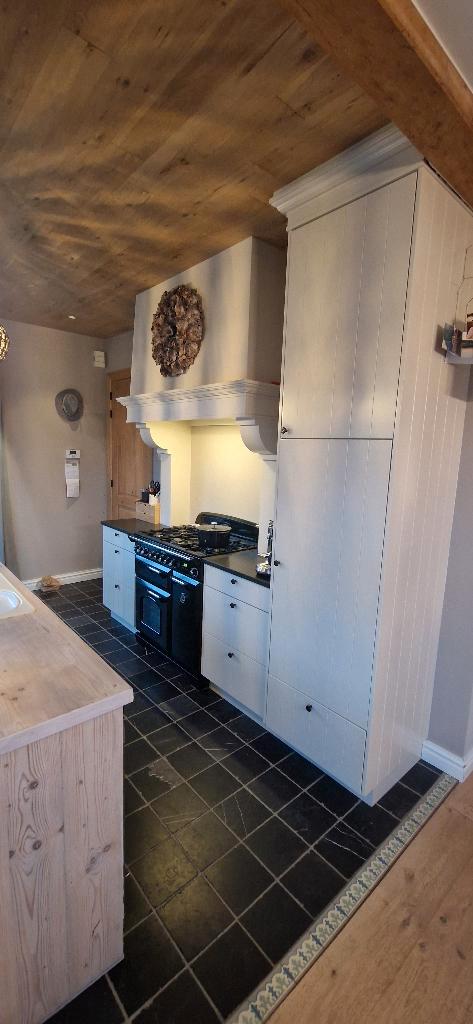 Keukenwand inclusief Falcon gasfornuis, Huis en Inrichting, Keuken | Complete keukens, Gebruikt, Overige typen, Crème, Graniet of Steen