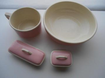 Boch Frères La Louvière ensemble roze beschikbaar voor biedingen
