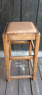 Oude houten kruk, Ophalen