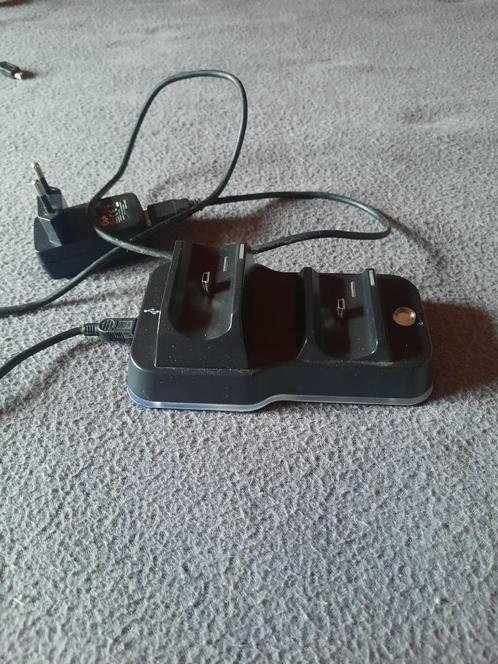Oplaadstation voor PlayStation 2 – Voor 2 Controllers, Games en Spelcomputers, Spelcomputers | Sony Portables | Accessoires, Zo goed als nieuw