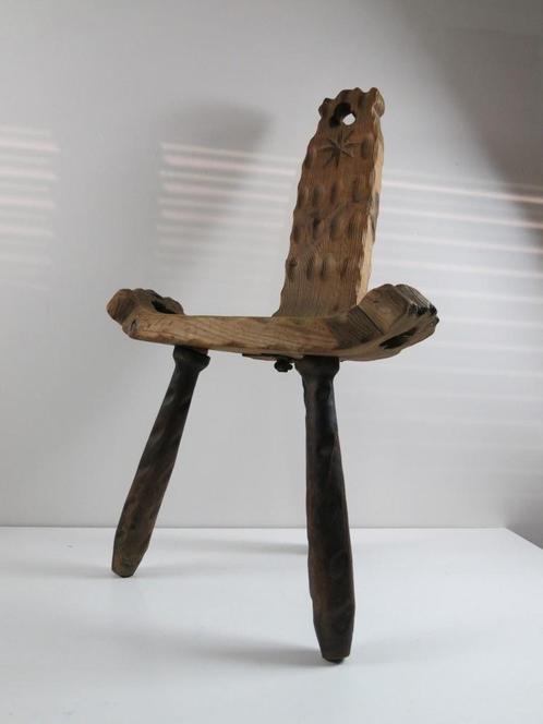 Brutalist Spaanse houten stoel / kruk, Antiek en Kunst, Antiek | Meubels | Stoelen en Sofa's, Ophalen of Verzenden