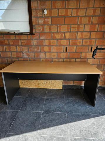 Bureau  beschikbaar voor biedingen