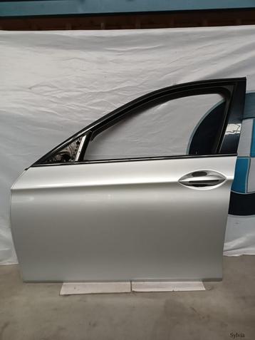 Links voor deur portier BMW 5 serie  F10 F11 F18  Titansilve beschikbaar voor biedingen