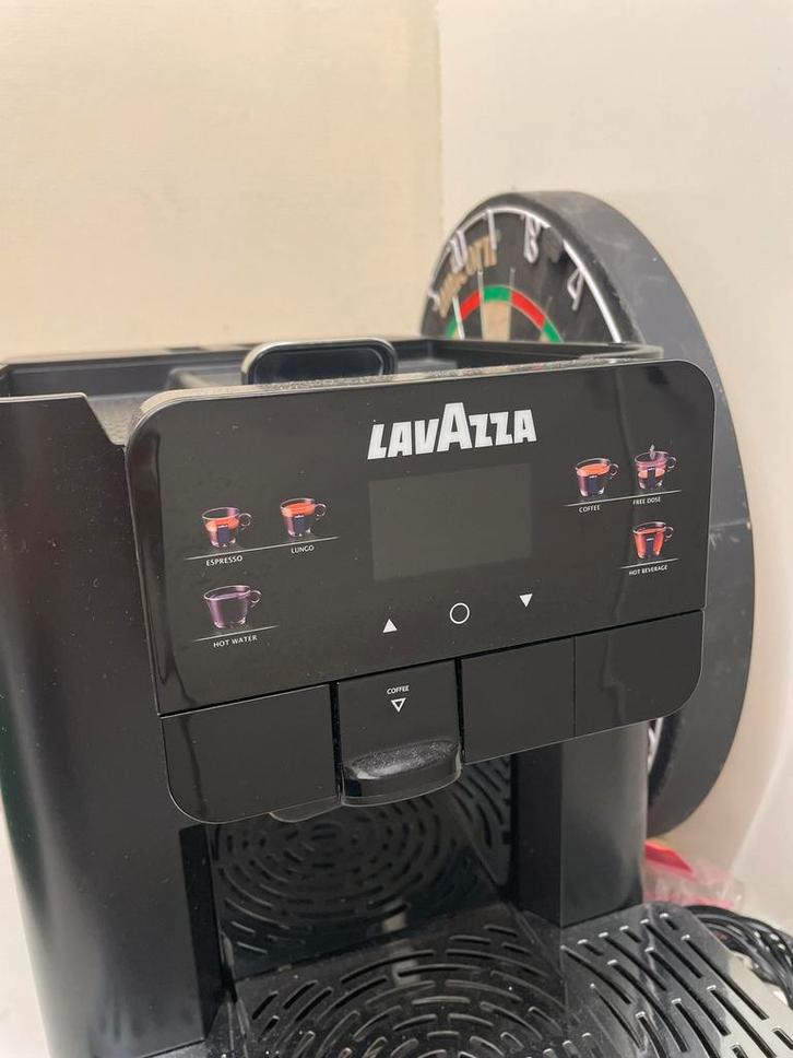 Lavazza LB2310 koffiemachine – 20 bar – 2022, Elektronische apparatuur, Koffiezetapparaten, Zo goed als nieuw, Koffiepads en cups