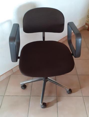 bureaustoel beschikbaar voor biedingen