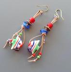 Boucles d'oreilles neuves poissons sur cuir pâtes de verre, Bijoux, Sacs & Beauté, Boucles d'oreilles, Neuf, Enlèvement ou Envoi