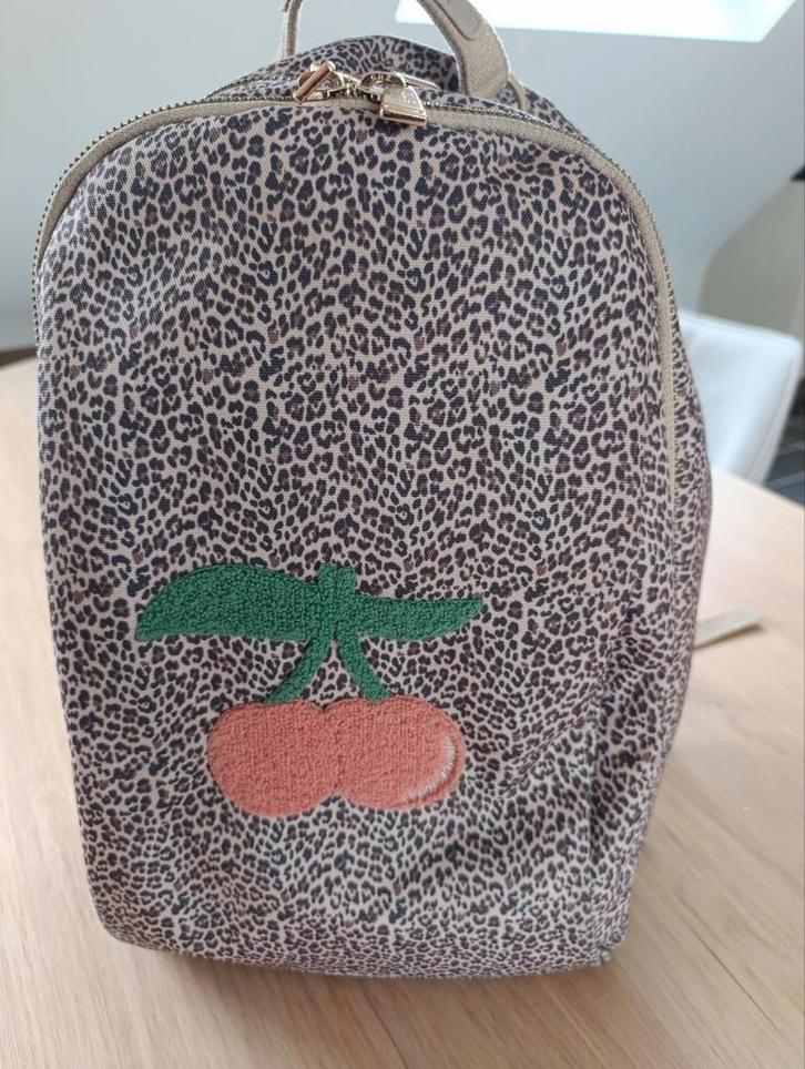 Schooltas/rugzak Jeune Premier Cherry, Handtassen en Accessoires, Tassen | Schooltassen, Zo goed als nieuw, Rugtas, 40 tot 50 cm