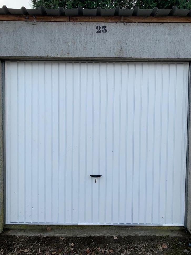 garage à louer pour voiture ou garde meuble, Immo, Garages en Parkeerplaatsen, Charleroi