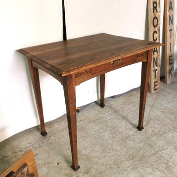 Table de ferme ancienne avec tiroir en chêne 67 x 57 H 70