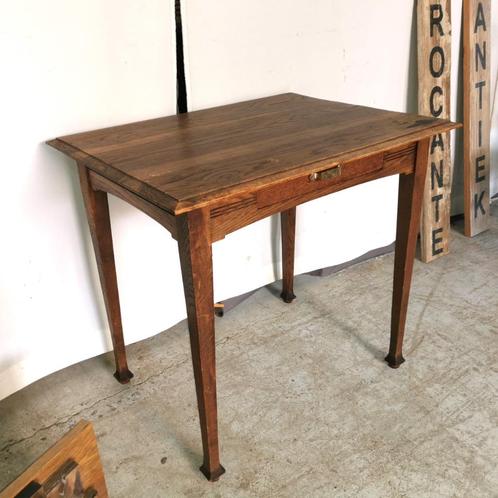 Table de ferme ancienne avec tiroir en chêne 67 x 57 H 70, Antiquités & Art, Antiquités | Meubles | Tables, Enlèvement