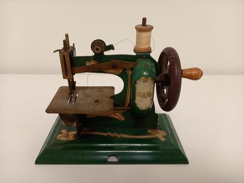 zeer oud kinder naaimachine, Antiek en Kunst, Antiek | Naaimachines, Ophalen of Verzenden