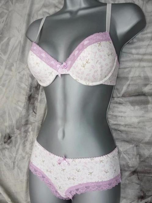 Lingerie setje lila  bh met beugels en verstelbare bandjes +, Vêtements | Femmes, Sous-vêtements & Lingerie, Ensemble, Envoi