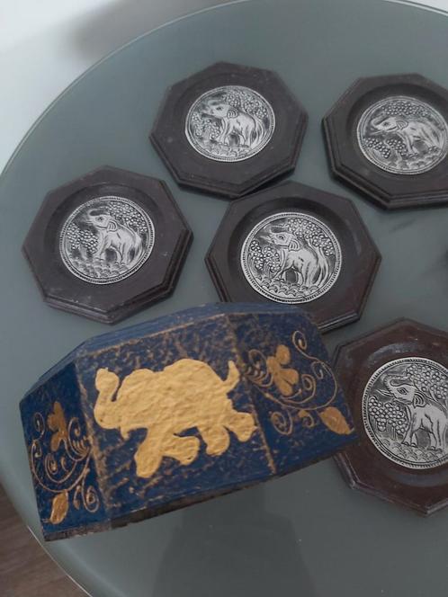 Set van 6 houten en metalen onderzetters met doos, Huis en Inrichting, Woonaccessoires | Onderzetters, Zo goed als nieuw, Ophalen of Verzenden