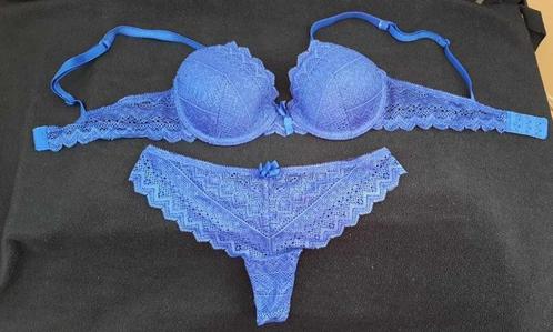 nieuw set BH met padding+ string 75B Hunkemöller, Kleding | Dames, Ondergoed en Lingerie, Setje, Blauw, Ophalen of Verzenden