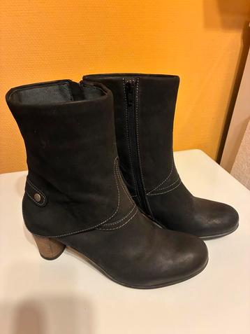Enkellaarsjes zwart nubuck  leder met rits beschikbaar voor biedingen