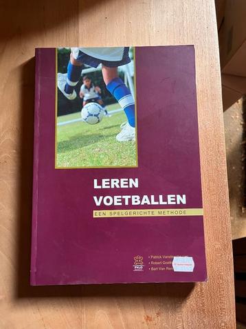 Leren voetballen  beschikbaar voor biedingen