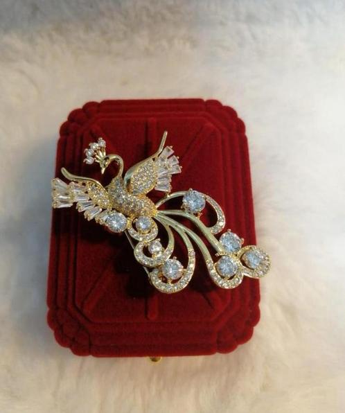 Diverse goudgele broches van roestvrij staal., Handtassen en Accessoires, Broches, Zo goed als nieuw, Ophalen