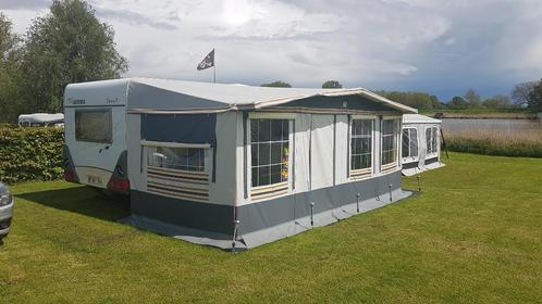 Carvan + inboedel, Caravans en Kamperen, Caravans, Particulier, tot en met 5, 1000 - 1250 kg, Standaardzit, Eriba, 2 aparte bedden