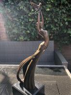 bronzen sculptuur vrouw laat duif vogel los art n, Antiek en Kunst, Kunst | Beelden en Houtsnijwerken, Ophalen of Verzenden