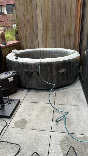 Intex Jacuzzi 6 personen + alle accesoires beschikbaar voor biedingen