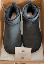 UGG schoenen en UGG handtas nieuw!, Noir, Enlèvement ou Envoi, Neuf