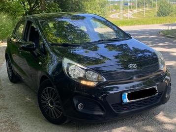 Kia Rio 1.2i Essence Euro5 4/2012 5 Portes Airco Gps PDC Usb disponible aux enchères