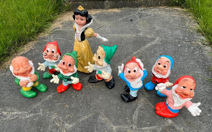 Vintage set sneeuwwitje en de zeven dwergen, Verzamelen, Disney, Zo goed als nieuw, Beeldje of Figuurtje, Sneeuwwitje of Doornroosje