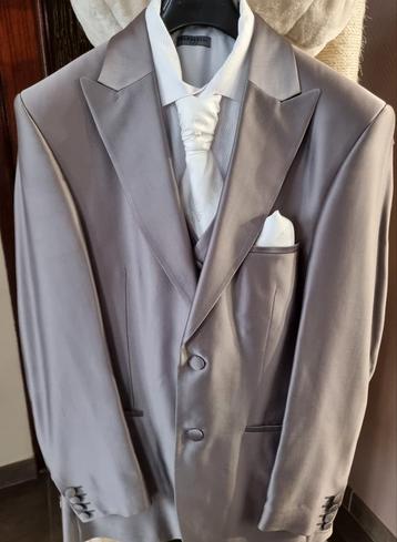 Costume BARBERINI DE PARIS  beschikbaar voor biedingen