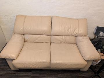 Beige leather couch GRATIS beschikbaar voor biedingen