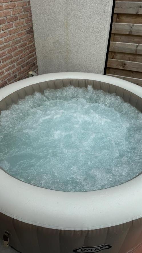 Jacuzzi Intex pure spa 4P, Tuin en Terras, Bubbelbaden en Hottubs, Zo goed als nieuw, Opblaasbaar, Afdekzeil, Grondzeil, Filter