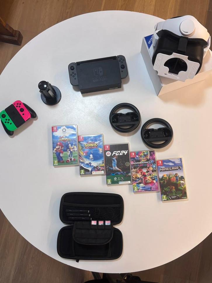 Topdeal: Nintendo Switch + accessoires + 12 spellen, Games en Spelcomputers, Spelcomputers | Sony PlayStation 5, Zo goed als nieuw