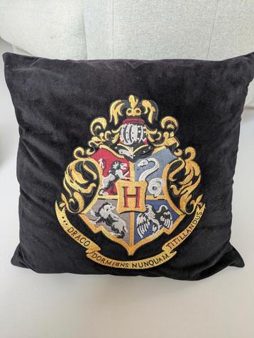 Zwart kussen Harry Potter met Hogwarts logo beschikbaar voor biedingen