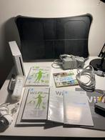 Wii Fit en Sports pack met controller, nunchuck en games, Ophalen of Verzenden, Zo goed als nieuw, Met 1 controller, Met games