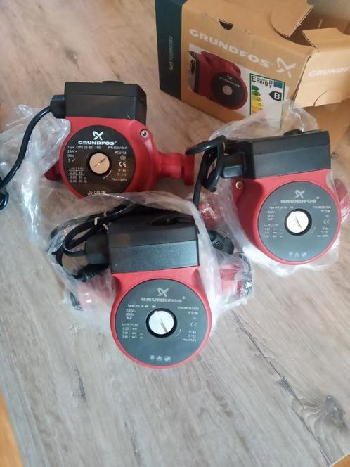 Grundfos 25 60 180, Doe-het-zelf en Bouw, Sanitair, Nieuw, Overige typen, Chroom, Glas, Koper, Inox, Steen, Ophalen of Verzenden