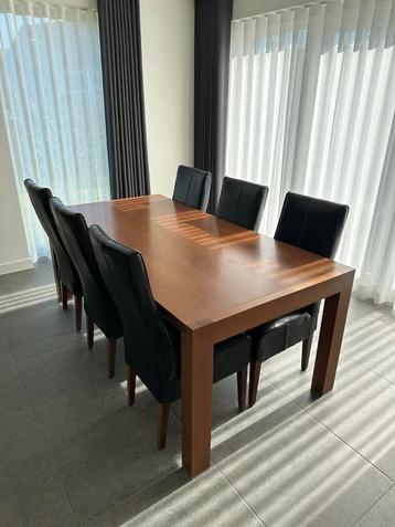 Meubelset (Eettafel + 6 stoelen, dressoir, tv meubel) beschikbaar voor biedingen